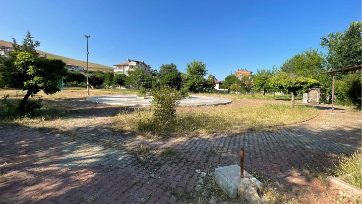 İSMETPAŞA MAHALLESİNDE PARKIMIZIN YAPIMINA BAŞLADIK