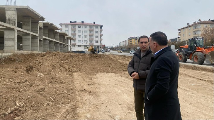 BİNGÖL CADDESİ ÜZERİNDE EKİPLERİMİZ ÇALIŞMALARINI SÜRDÜRÜYOR